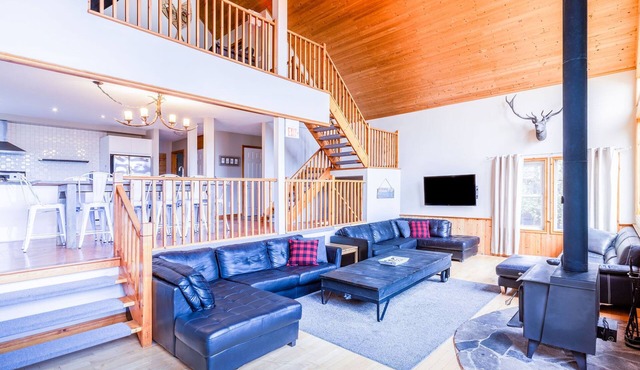 Relax at the Mountaintop Chalet