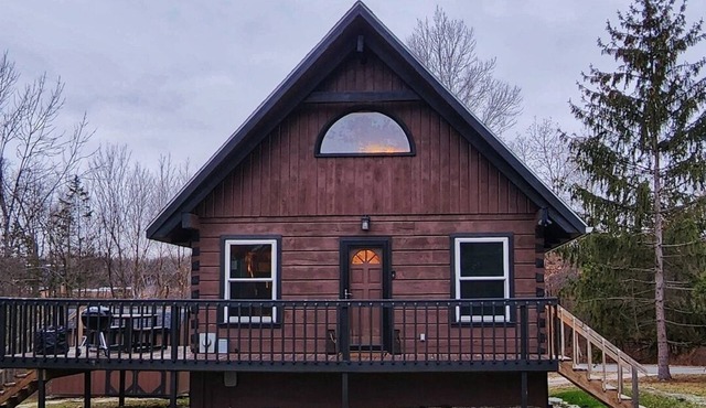 Relax at this cozy 2 bedroom 2 bathroom getaway