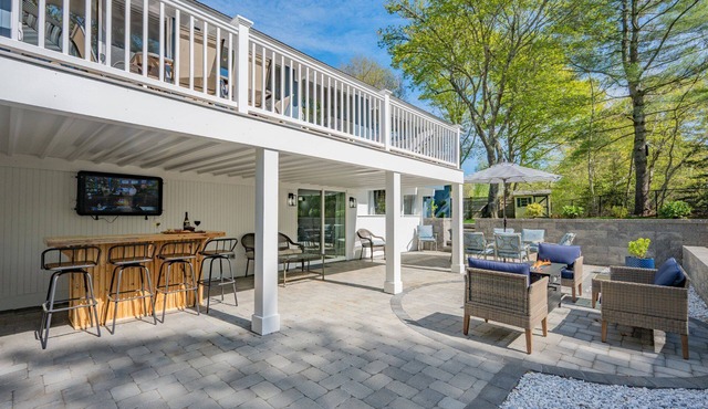 Relax at This Dog-Friendly Sandwich Retreat