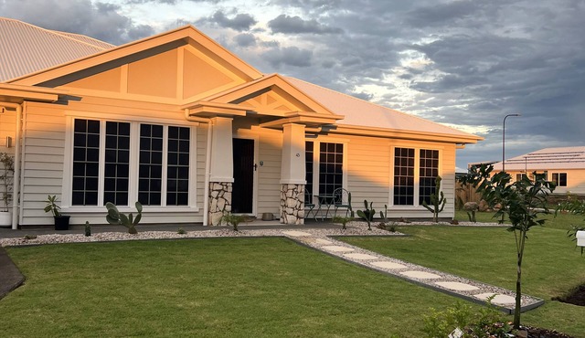 Relax at this Hampton style Beach House 3 min drive to the centre of everything.