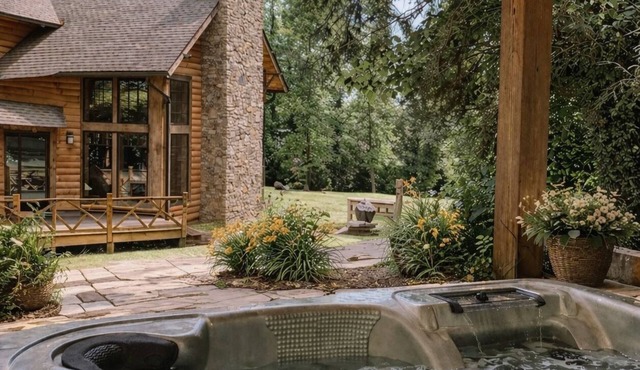 Relax at This Spacious Cabin Retreat Hot Tub Fireplace Firepit