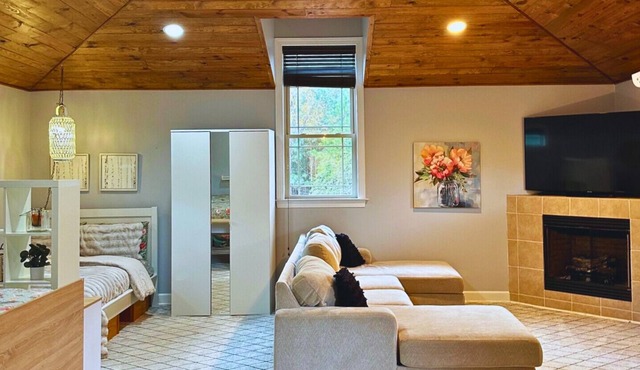 Relax at this lake-front AND golf-front home for the US OPEN!