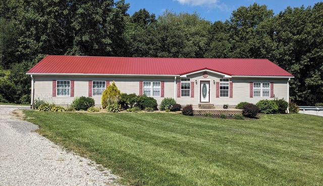 Relax at Woodland Country Lodging, surrounded by the beauty of nature.