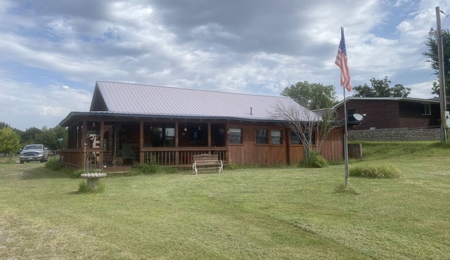 Relax at your Rustic Lakeview Cabin on the North side of Foss Lake, Oklahoma