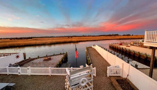 RELAX.Beautiful Waterfront Bungalow.Modern,Clean,Quiet,&Serene. Minutes to LBI