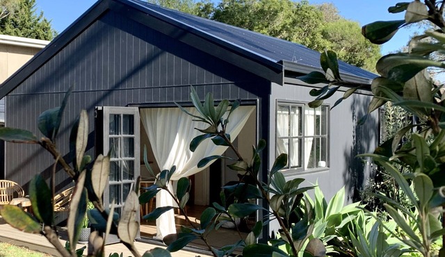 Relax & breathe l 5 min to beach l Short stroll to village