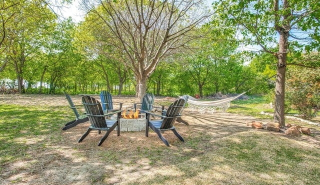 Relax by fire pit - Walk to Lake