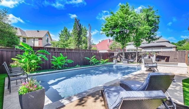 Relax By Pool, Soak in Hot Tub: Plano Home
