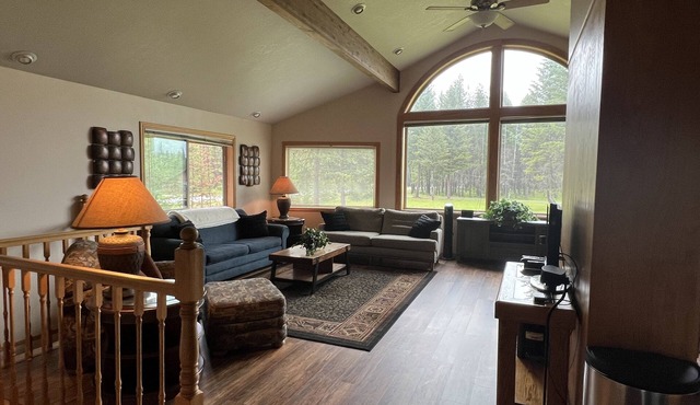 Relax by Priest Lake your cozy retreat within 2 miles to Elkins and the lake