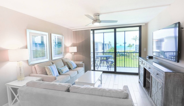 Relax by the Beach with Pools, Tennis & Hot Tub — 2 Family-friendly Units