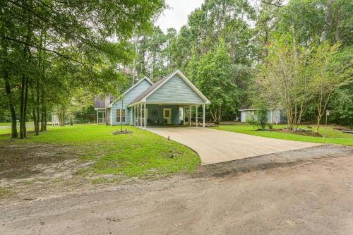 Relax By the Lake Quiet East Texas Retreat