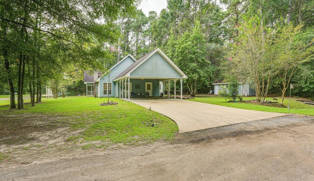 Relax By the Lake: Quiet East Texas Retreat