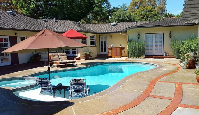 Relax by the Pool at Garden Casa de La Altadena, enjoy the peace by Eaton Canyon