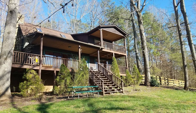 Relax by the River.Perfect for families. Wi-Fi - cell service