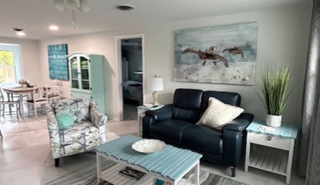 Relax by Venice Beach in this 2-bedroom retreat with Pool