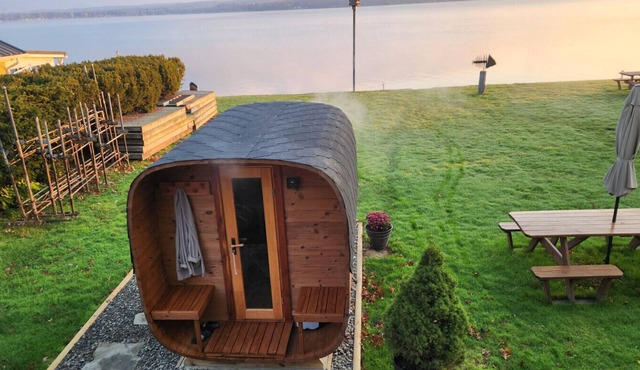 Relax! CHQ Lake Heaven: Open Views, Dock&Big Yard