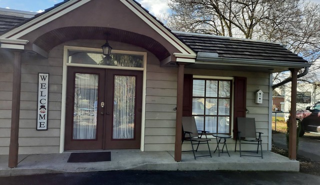 Relax close to all the Amish Country attractions. Affordable, Family-Friendly.