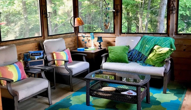 Relax, enjoy carefree family time beautiful Lake Muskoka Cottage on Acton Island