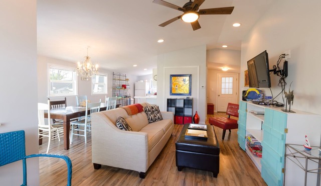 Relax & Enjoy Colonial Beach in this 2 Bedroom Apt. w/great river view, sleeps 4