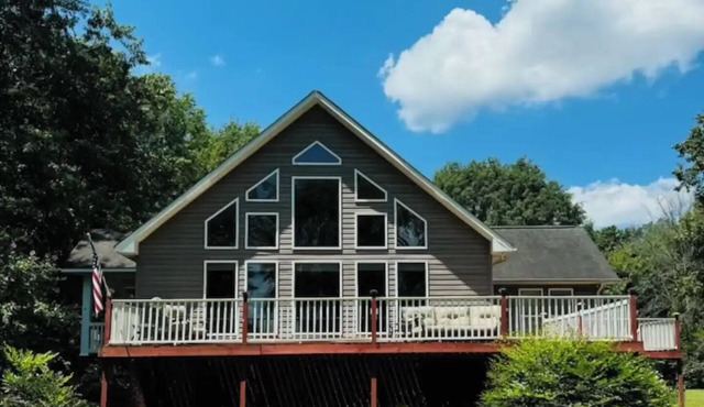 Relax & enjoy the river view, 5 min to Huntsville
