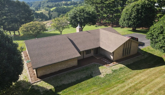 Relax & enjoy the view! Mountain Lovers dream! Gated entry, Convenient location!