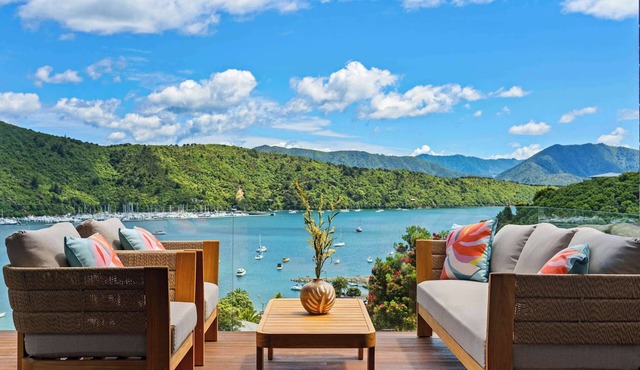 Relax & Enjoy Waikawa Bay Views in Sunny Picton