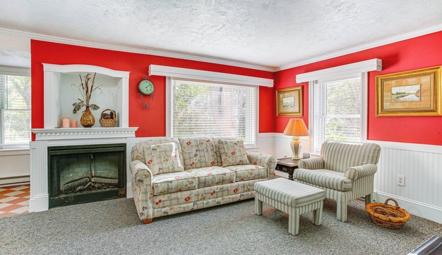 Relax Fireside! Frankfort Apt Near Dtwn & Beaches