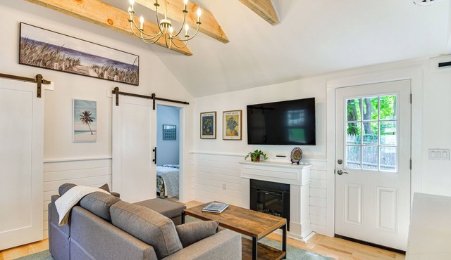 Relax Fireside: Osterville Gem, Steps to Main St!