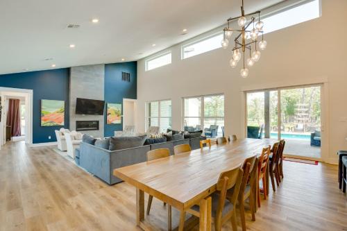 Relax Fireside! Waterfront Malakoff Home w/Pool