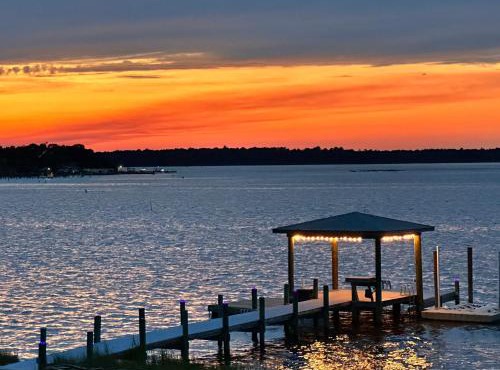 Relax,Fish,Grill,Chill! Pup,Kid Friendly Riverfront Paradise! Amenities,Gameroom