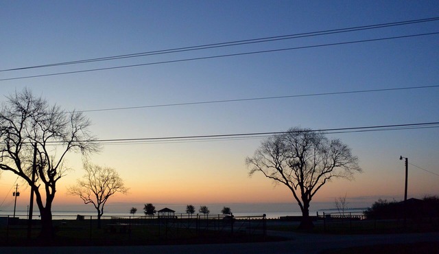 Relax! Galveston Bay views, Pool, Fire Pit & Walk to Beach - Families love us!
