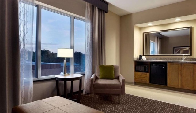 Relax in 2 Clean Rooms with Easy Access to Saint Louis Art Museum - 4 Miles Away
