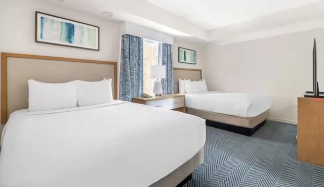 Relax in 2 Family-Friendly Suites Close to Orlando Attractions w/Washer/Dryer