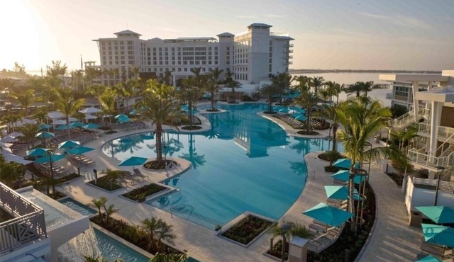 Relax in 2 Pet-Friendly Suites Overlooking the Harbor Near Shopping Sites