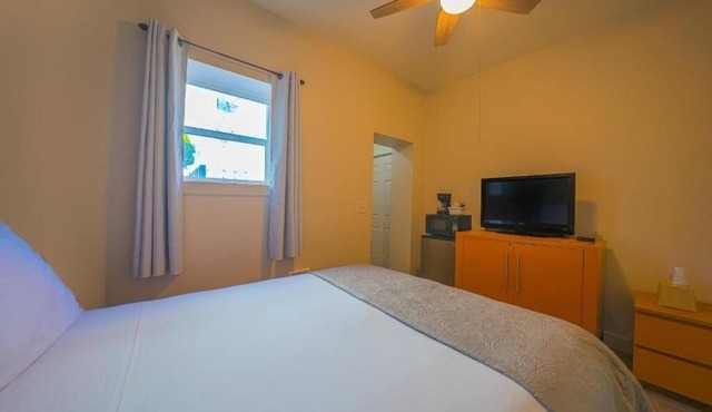 Relax in 3 budget-friendly rooms near scenic views and Seaside Beach!