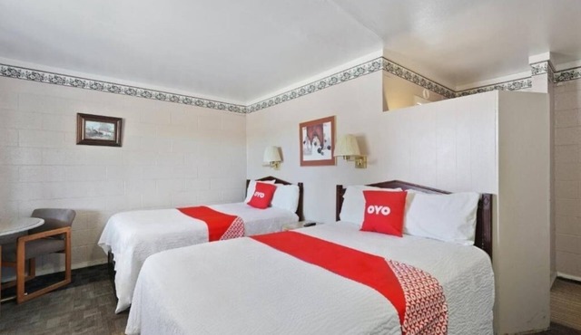 Relax in 3 Comfortable Rooms Close to Downtown Alpine and Historic Spots