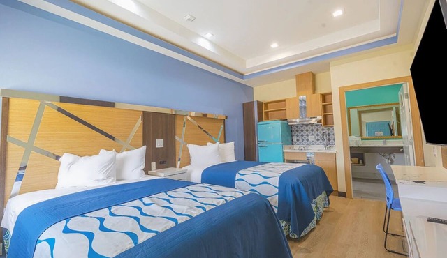 Relax in 3 Spacious & Pet-Friendly Rooms w/Kitchenettes Near Constellation Fiel
