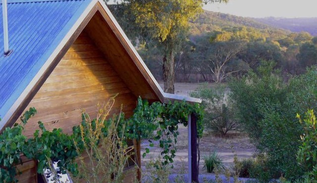 Relax in a beautiful private peaceful setting 5 minute drive from Beechworth