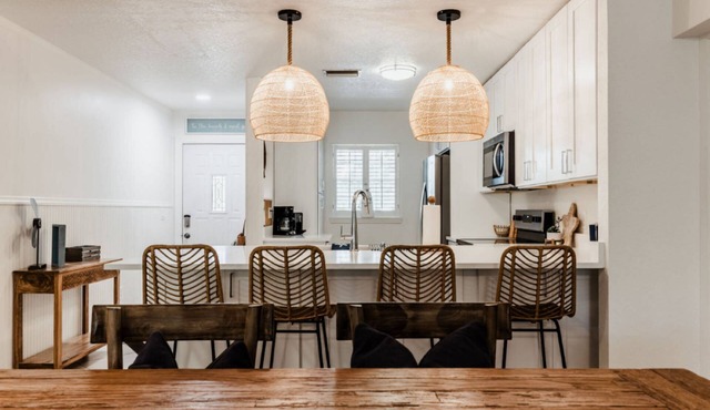 Relax in a Coastal Retreat! Spa, Firepit, Kayaks, Paddleboard & Steps to Gulf – Crystal Beach Escape