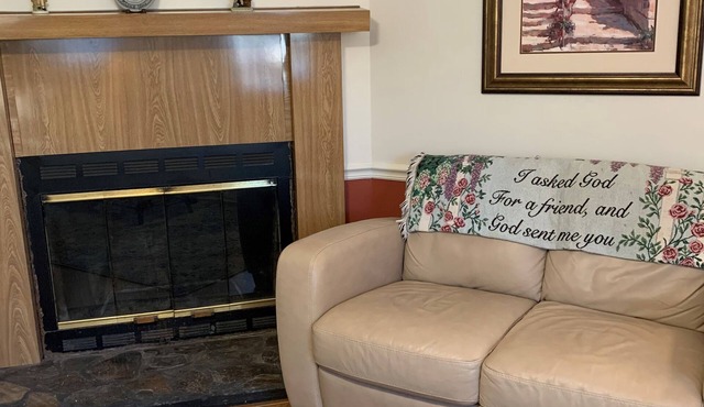 Relax in a country setting near the battlefield of Natural Bridge