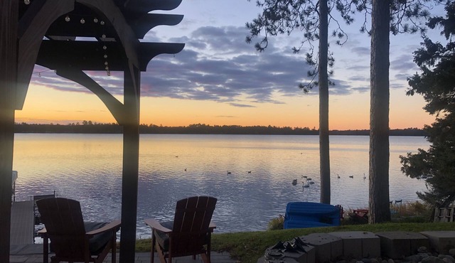 Relax in a cozy and private lake front cabin with breathtaking views!