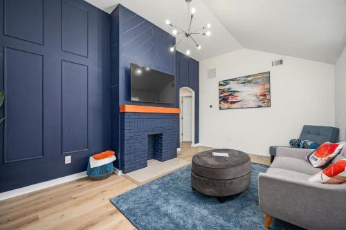 Relax in a Modern Luxury 1BD in Sylvan Hills