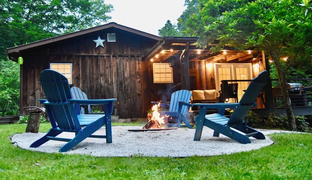 Relax in a Private Forest Escape with Hot Tub, Dogs Welcome