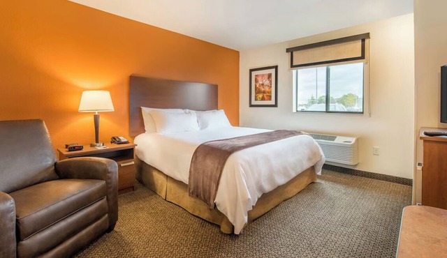 Relax in a Room with Kitchen Close to Salt Lake Attractions! Pets Allowed!