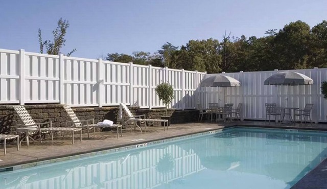 Relax in a Spacious Room w/Mini-Fridge Near Shenandoah National Park