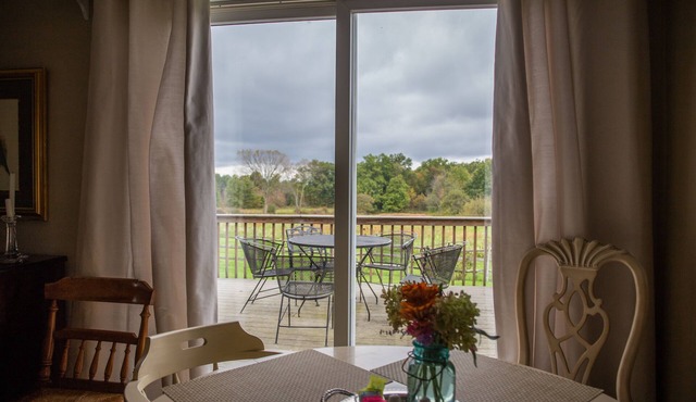 Relax in beautiful Amish countryside