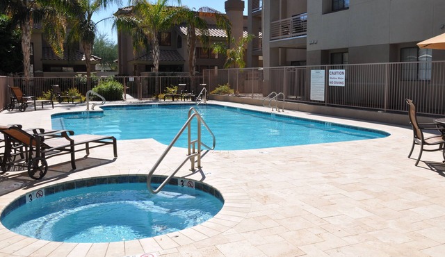 Relax in beautiful and quiet Scottsdale condo. Heated pool/hot tub
