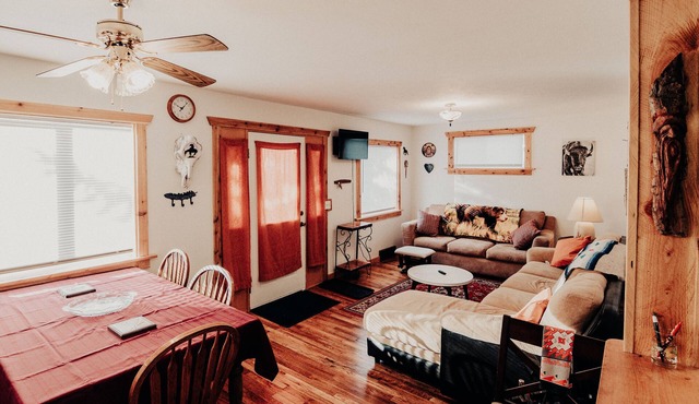 Relax in "Big Sky" Style just 3 blocks from the Symes Mineral Soaks!