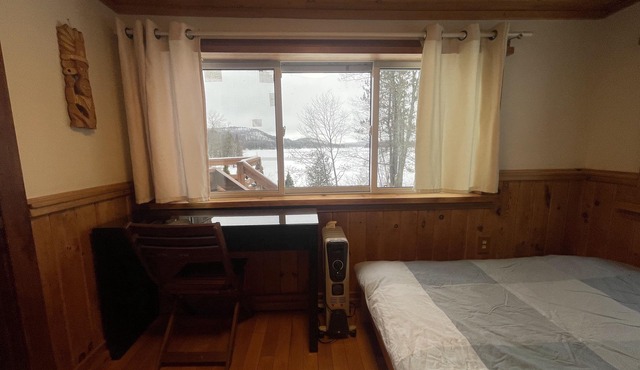 Relax in Canadian Nature in our 2 bedroom Cottage on Long Lake