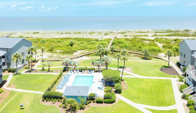 Relax in Coastal Comfort – 2BR/2.5BA Harbor Island Retreat